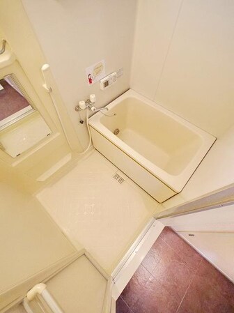 吉川タウンハウス IIの物件内観写真